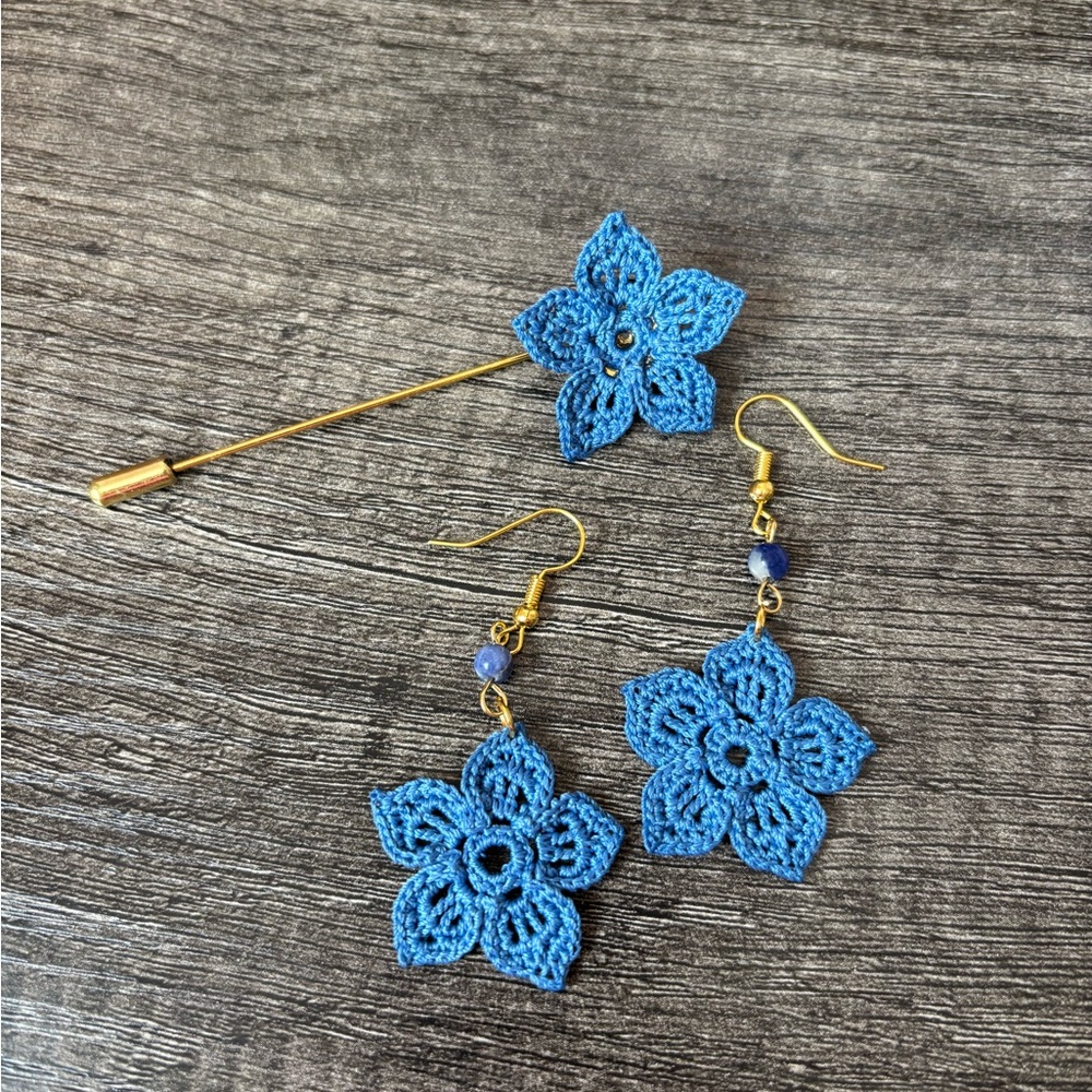 NWOT Blue Floral Handmade Crochet Earrings and Brooch Set